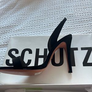 NWT Schultz black pumps size 8
